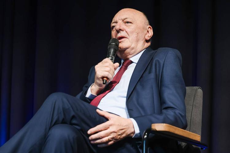 Il ministro accelera. "Ci sarà il nucleare entro il 2033-2034. In gioco c'è il futuro"