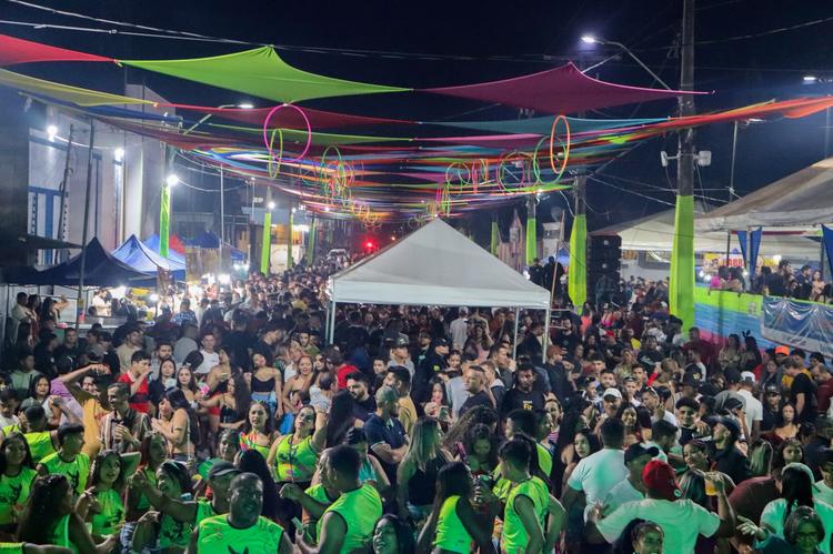 Carnavale deve reunir 30 mil foliões em três dias de festa no Acre; confira programação oficial