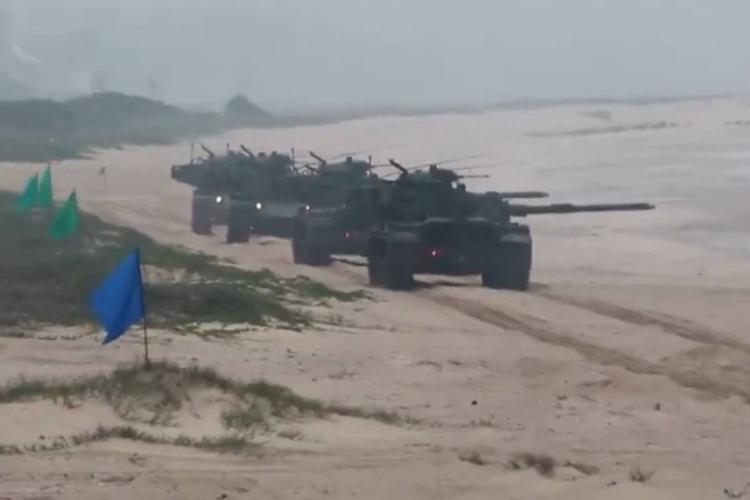 Trump in Cina da Xi: Taiwan risponde con esercitazioni militari a fuoco vivo