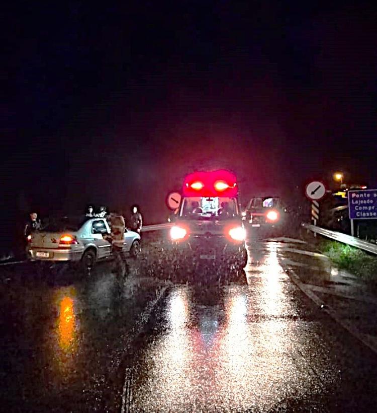 Bombeiros e SAMU atendem duas vítimas de acidente na ERS-461 em Capão Bonito do Sul