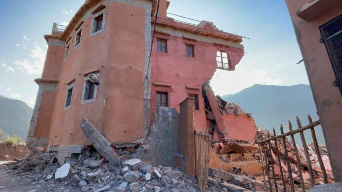 “اختلالات” في تنزيل برنامج مساعدة المتضررين من الزلزال