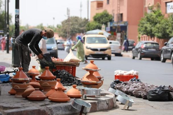 انتعاش المهن الموسمية الصغيرة بأحياء مدينة مراكش بمناسبة عيد الأضحى