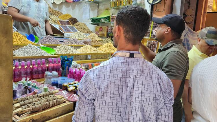 إغلاق محلين للفواكه الجافة بجامع الفناء بسبب انعدام شروط النظافة