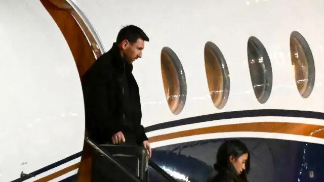 Luto! As imagens da chegada de Lionel Messi para o funeral do pai