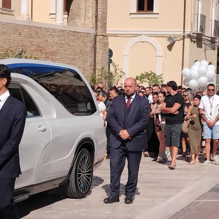 L'addio a Maria Spinelli a Città Sant'Angelo: "Vittima di un uso della libertà sbagliata"