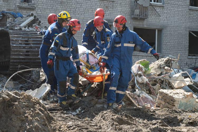 Pioggia di missili e strage a Kiev. Avviso Zelensky: "Risponderemo"