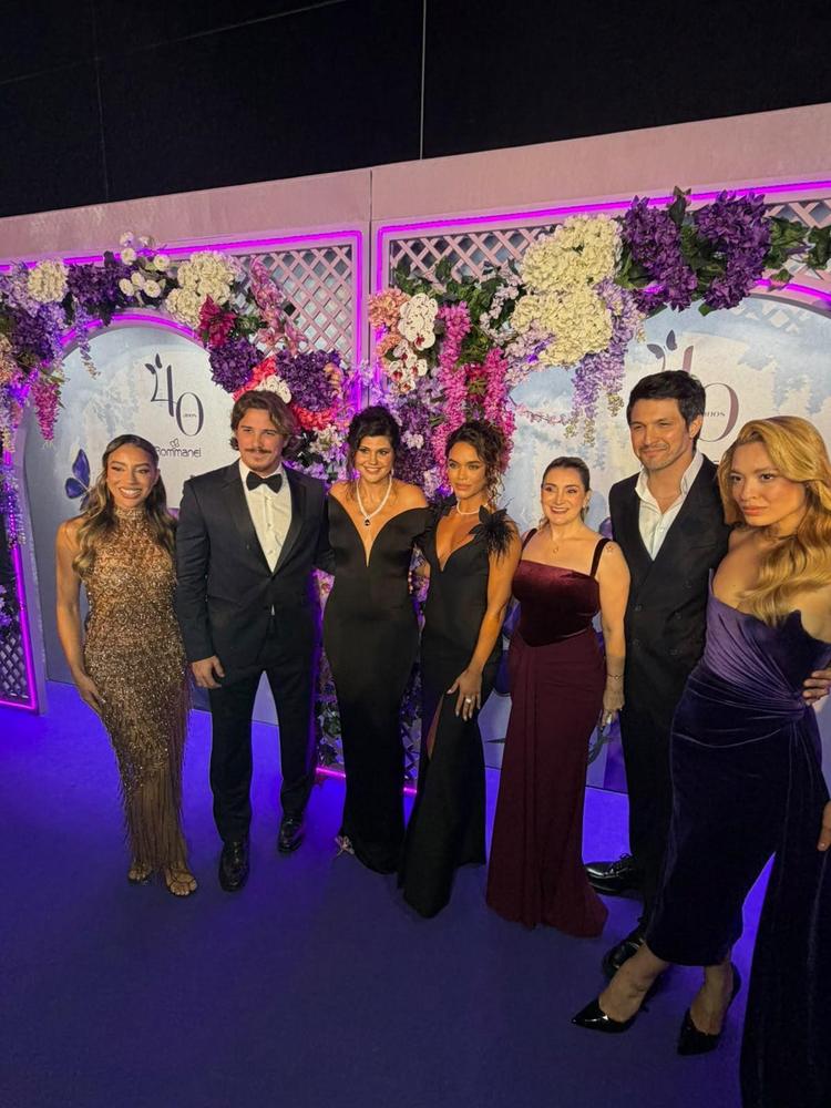 Rommanel celebra 40 anos em noite de gala com famosos, show de Ana Castela e lançamento de “Heranças”