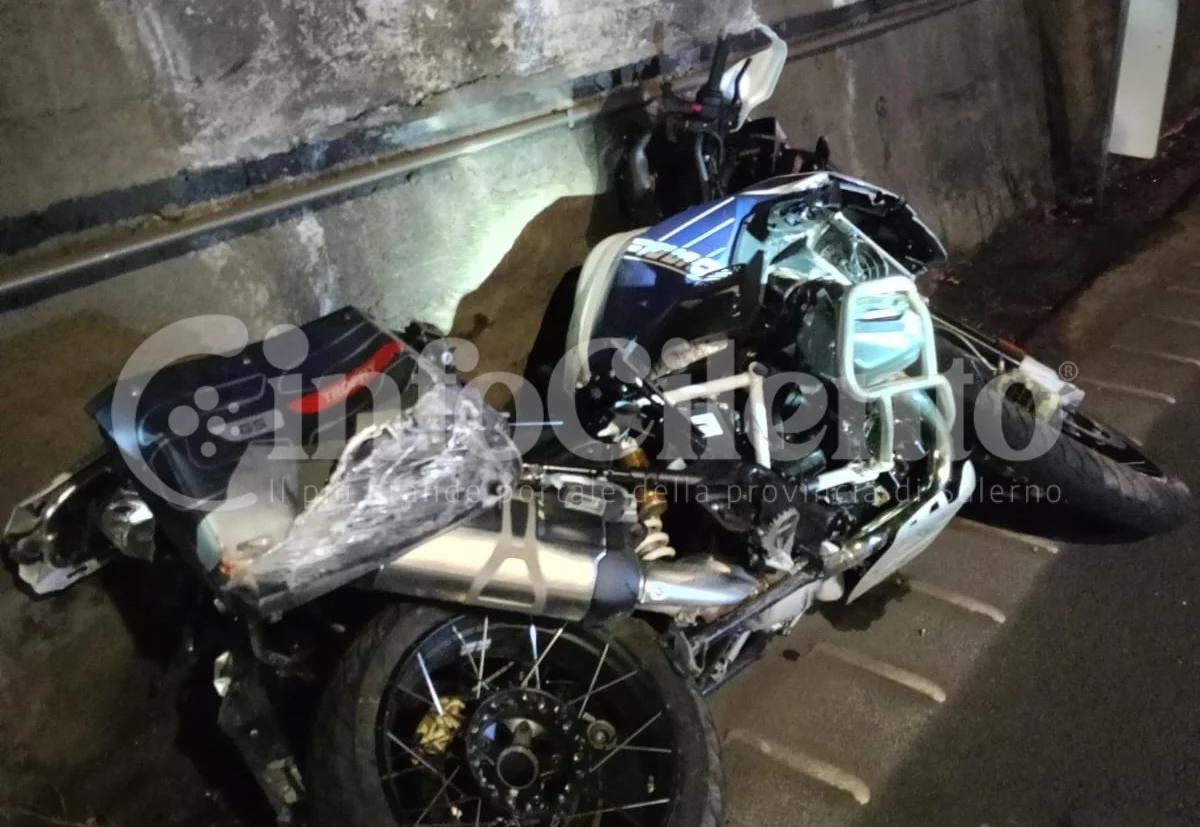 Tragedia sulla Cilentana: scontro mortale tra auto e moto in galleria, traffico in tilt