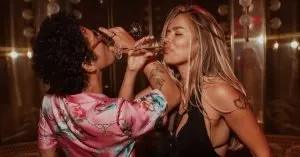 Karol G y Bruno Mars: imágenes y señales “con mucho amor”