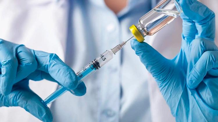 La primera vacuna diseñada por IA ya es real y apunta a frenar la próxima pandemia