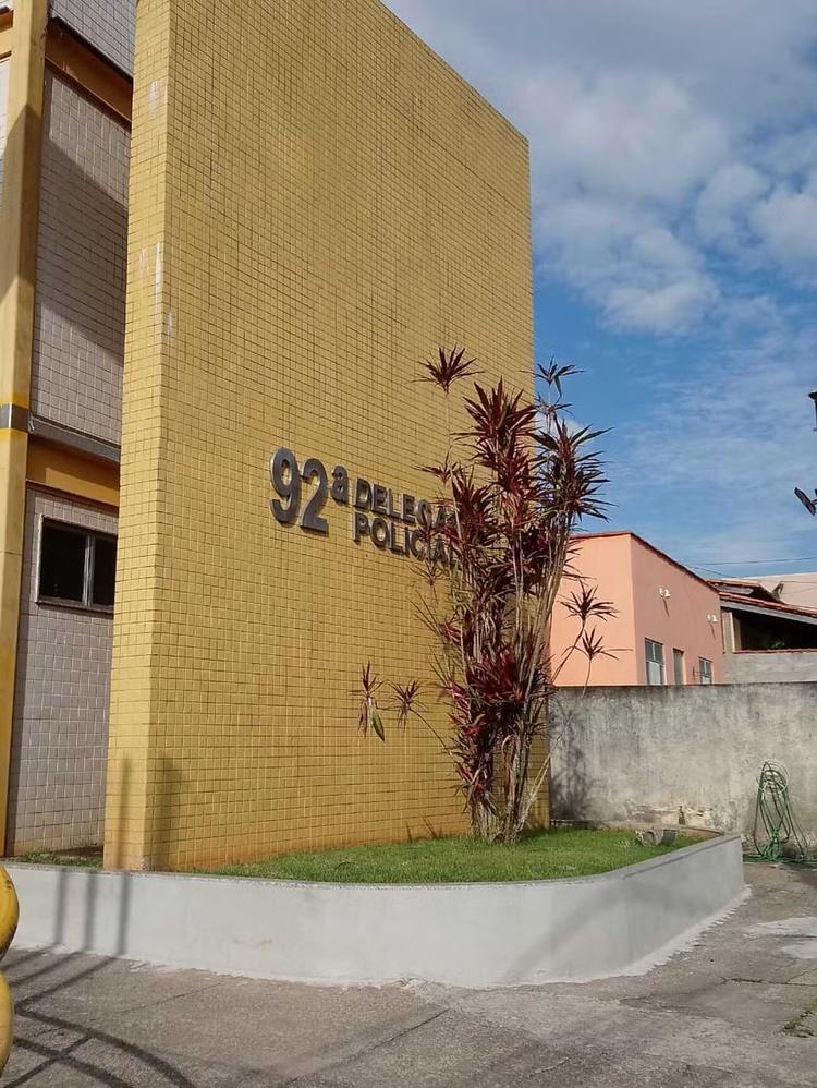 Mulher morre e homem fica ferido após acidente de moto na RJ-145, em Rio das Flores