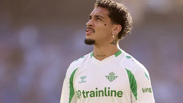 Antony revela sofrimento no Betis: 'Eu não conseguia andar'