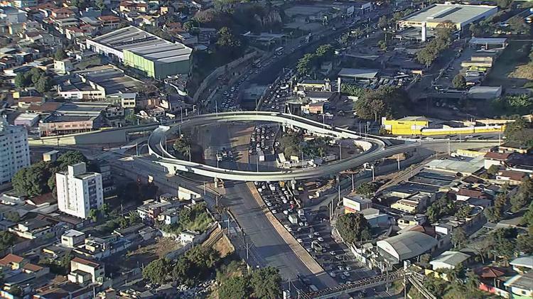Dez linhas de ônibus de BH deixam de atender ponto da Avenida Cristiano Machado; saiba quais