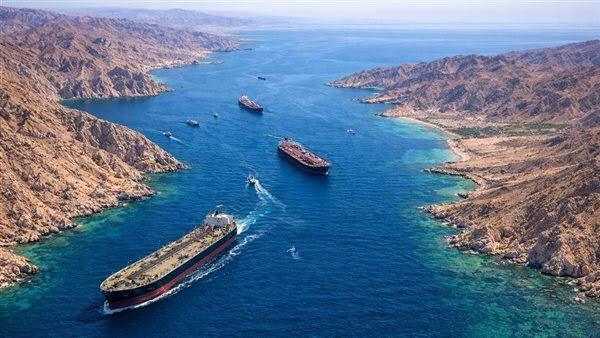 إيران تغلق مضيق هرمز مجددا وسط تبادل للضربات مع الولايات المتحدة