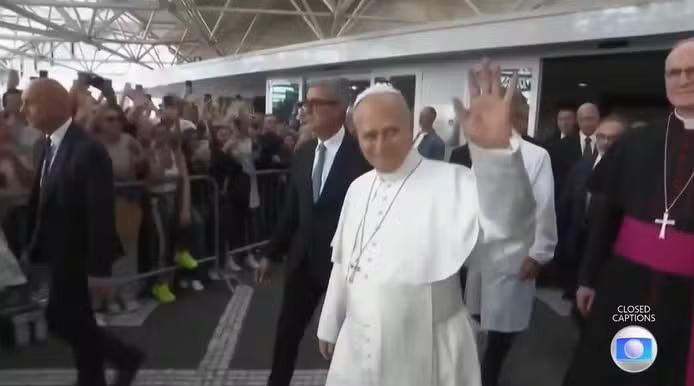Papa recebe alta do hospital depois de cirurgia para remover câncer no pulmão