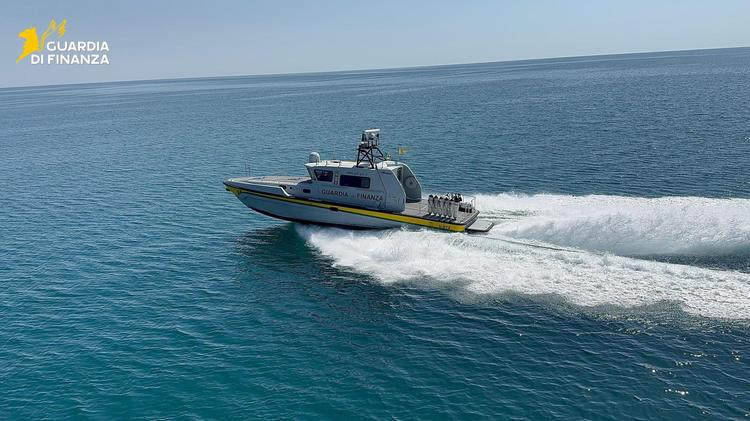 Gargano, controlli in mare della GdF: 30mila euro di tributi evasi