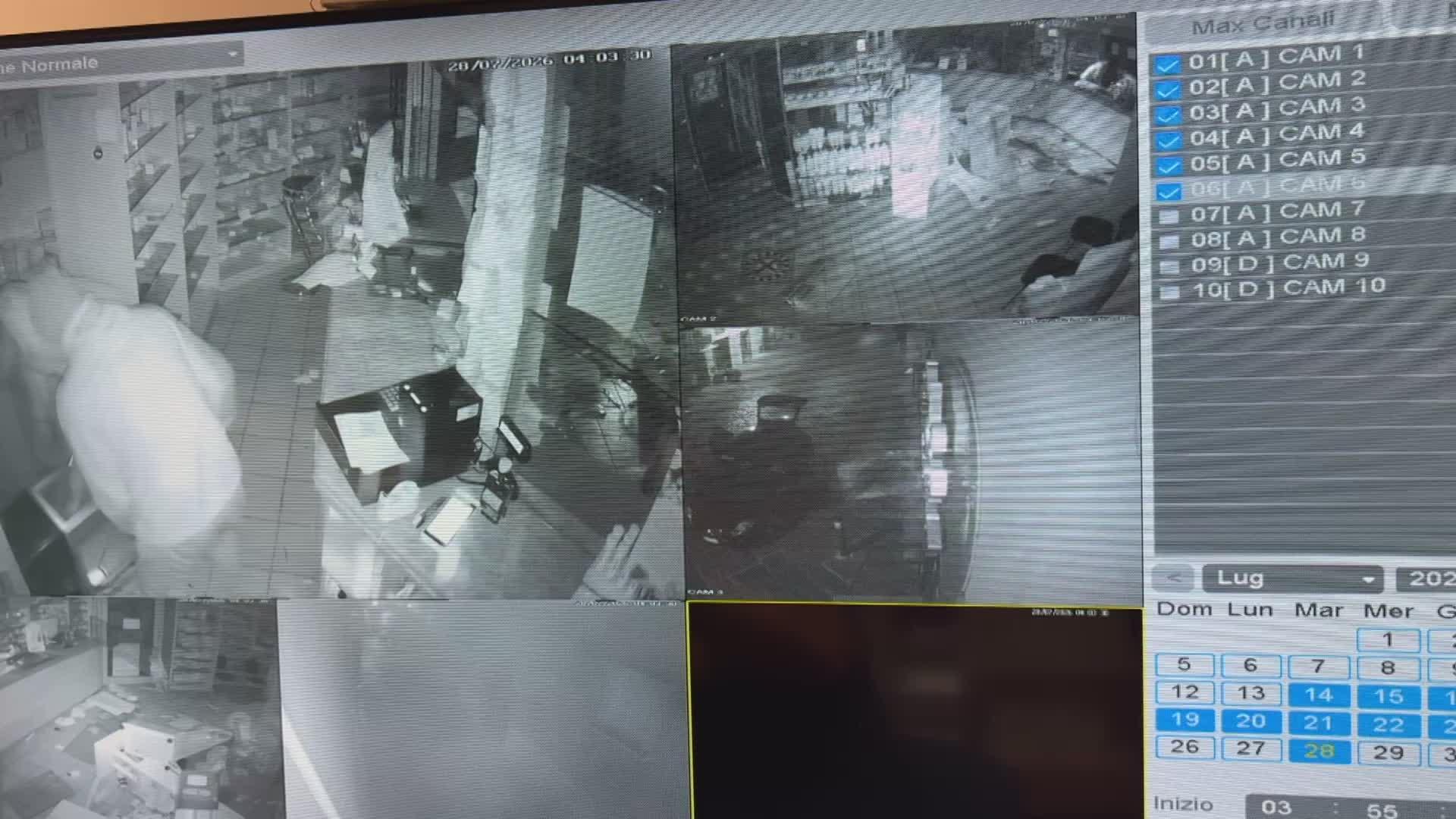 Aversa, emergenza sicurezza: furto nella farmacia Fabozzi. “Situazione insostenibile”