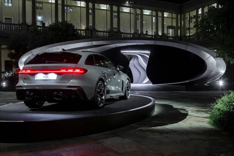 Audi al FuoriSalone, la performance nasce dal tempo: a Milano il racconto di una velocità che si costruisce
