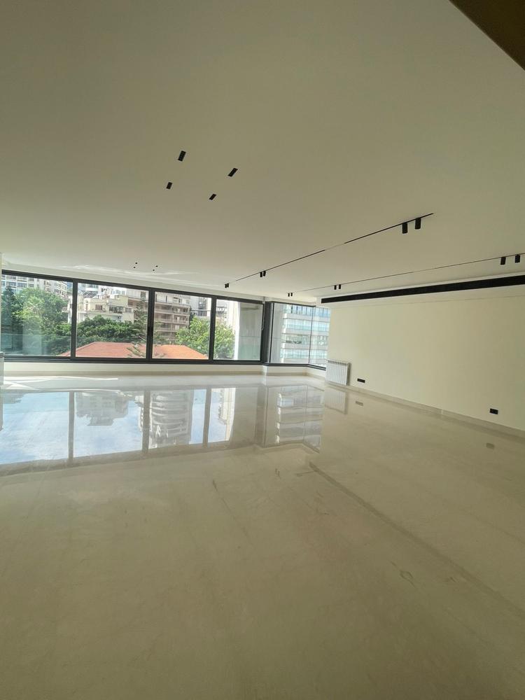 For Sale: Apartment in Ain El Mraisseh