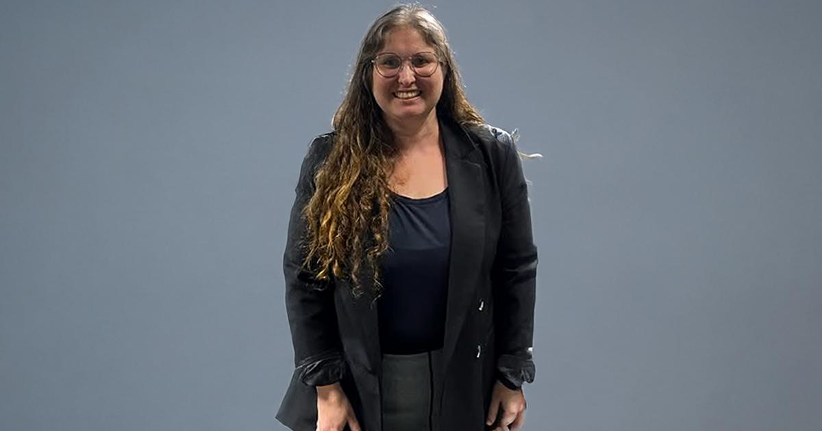 Autonomia econômica e deficiência: os desafios da inclusão financeira no cooperativismo brasileiro – Michele Catarine é jornalista com experiência em comunicação institucional