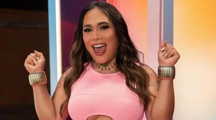 ALDO RENDÓN SORPRENDE A KARINA TORRES CON UN LUJOSO COLLAR POR SU CUMPLEAÑOS
