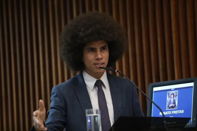 Desembargador suspende votação do pedido de cassação de Renato Freitas na Assembleia Legislativa do Paraná