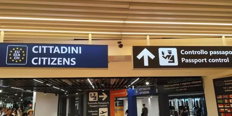 Immigrazione e sicurezza, l'Italia proroga di altri 15 giorni il blocco di Schengen con la Spagna. Madrid indignata: «Una vergogna»