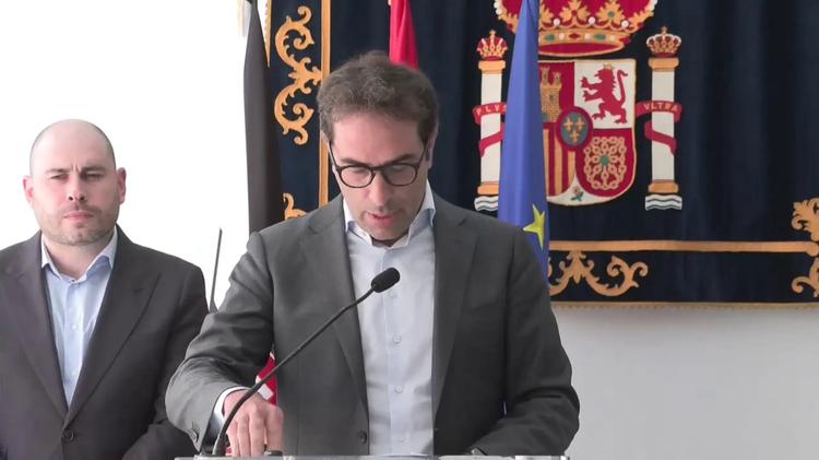El Gobierno asumirá hoy el control de la crisis migratoria en Ceuta con un mando único que incluye a Juan Vivas y al CNI