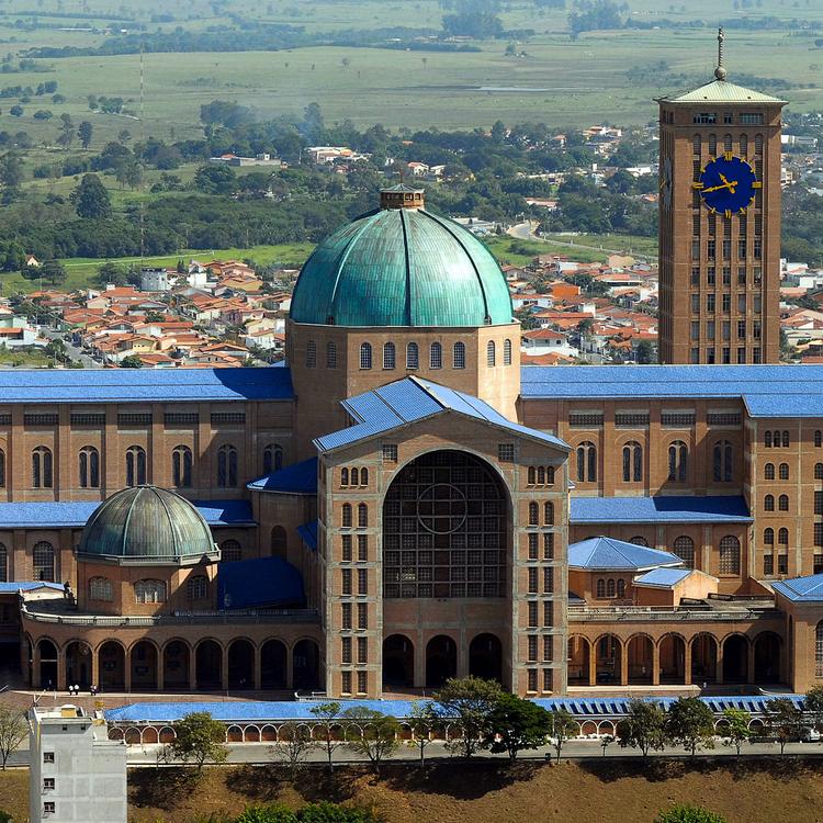 Feriado de Nossa Senhora Aparecida: Via Dutra e Rota da Luz devem receber mais de 40 mil romeiros até segunda (12)