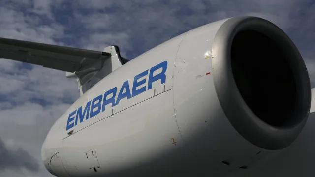 Embraer apresenta 1º dos 24 aviões encomendados pela Latam em acordo de US$ 2,1 bi
