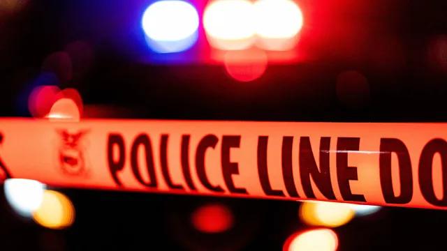 Mulher mata homem encontrado escondido sob cama da filha nos EUA