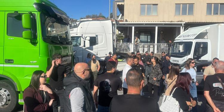 Protesta autotrasportatori in Calabria, incontro domani al Mit: Fedralog conferma lo stato di agitazione