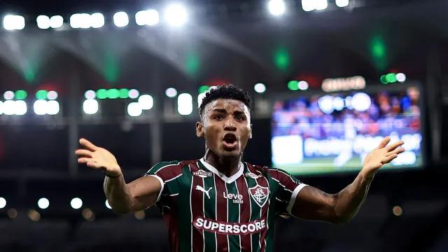 Fluminense vence no fim em noite dramática, complica Inter e ajuda Corinthians