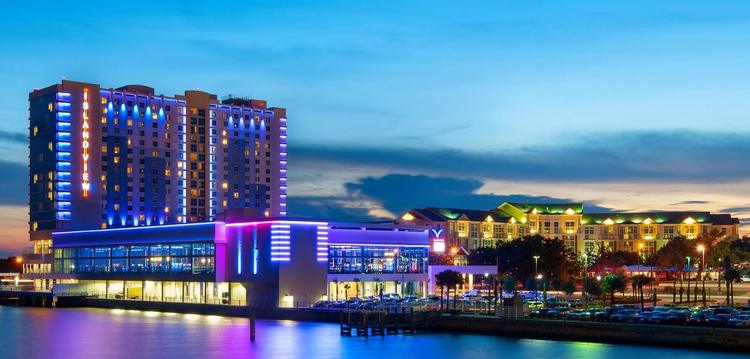 Dead body found in parking lot of Gulfport casino