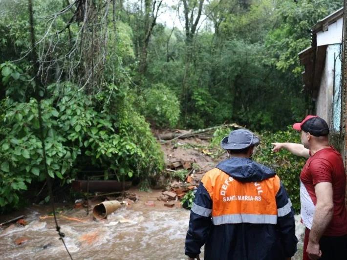 Chuvas causam estragos em 15 municípios e afetam mais 11 mil pessoas no RS