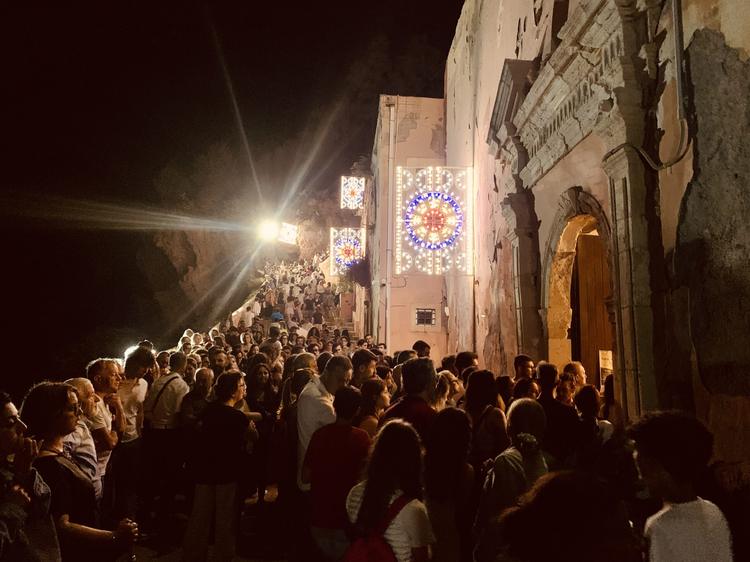 Festa di Sant’Antonio a Capo Milazzo, il richiamo di padre Carmelo: “Il Santuario ha bisogno di un urgente restauro”