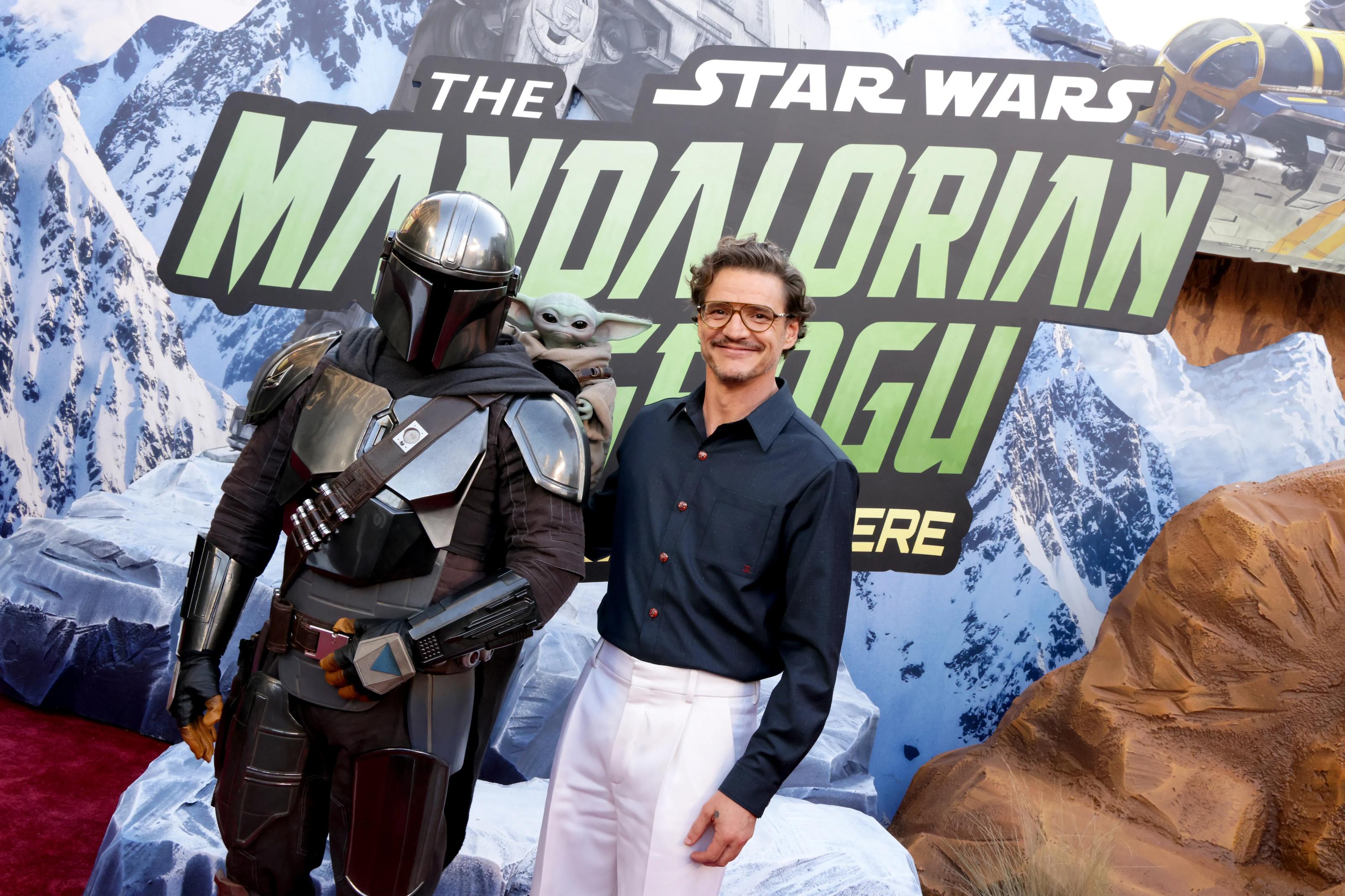 Pedro Pascal sorprende a los fans en Disneyland tras aparecer disfrazado de Mandaloriano