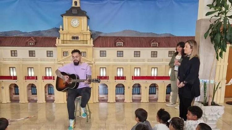 Conmoción en Oviedo por la muerte tras una caída en el baño del exconcursante de 'La Voz' Oriol López