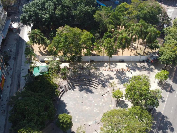 Justiça barra corte de árvores e paralisa obras em projeto imobiliário no Buraco do Lume