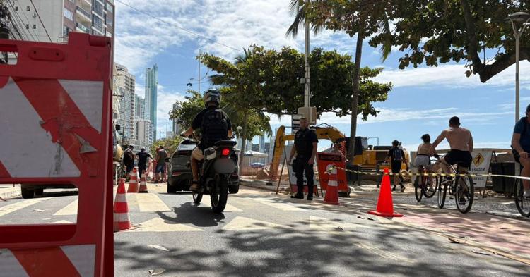Trecho em obras na Avenida Atlântica permanece liberado e terá nova interdição na segunda-feira