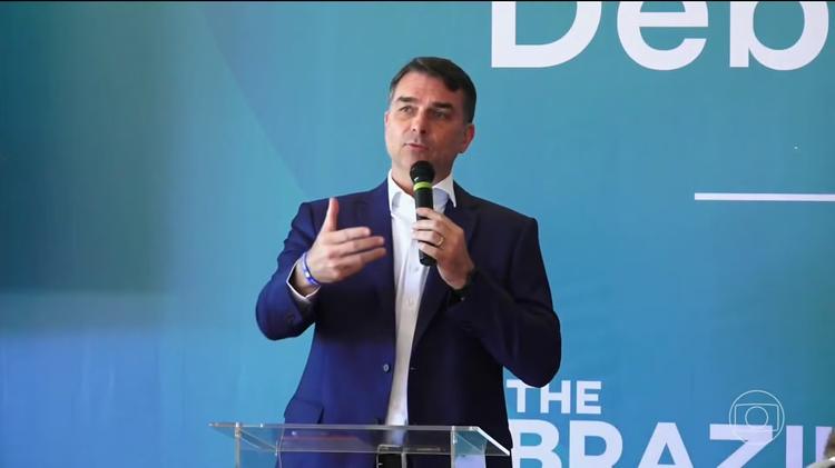 Flávio Bolsonaro diz que vai aceitar resultado das urnas e que TSE será imparcial