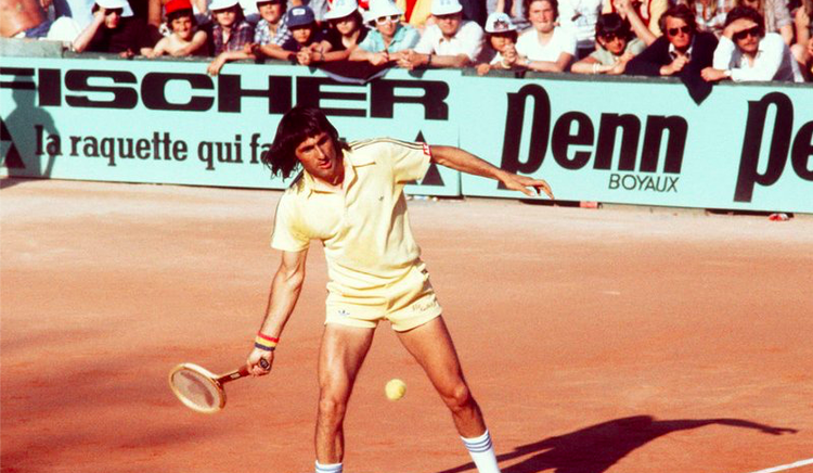 "Non ho perso contro un giocatore ma contro una racchetta". Il caso "spaghetti" sconvolge il tennis