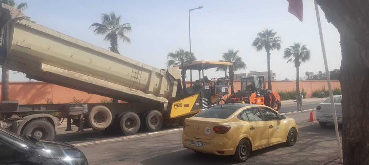 الانباء عن زيارة ملكية مرتقبة يعجل بتهيئة طارئة لشارع الحسن الثاني بمراكش+ صور