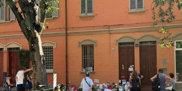 Il testamento di Guccini, le case di Pavana e via Paolo Fabbri alla moglie Raffaella. Diritti d'autore divisi con la figlia Teresa