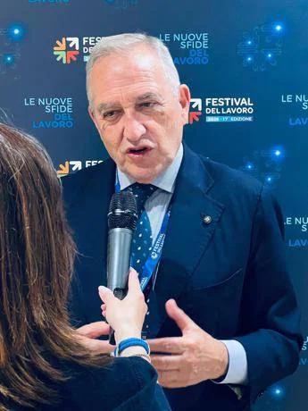 Ebola, Vaia: "Non si rincorra allarmismo e gli spari ad alzo zero"