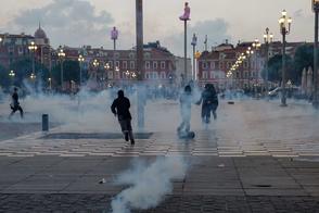França mobiliza 70 mil agentes de segurança para novos protestos marcados neste sábado (31)