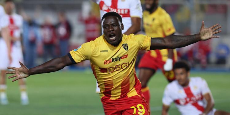 Lecce, scoppia il caso Banda: l'esterno dello Zambia non è rientrato per il ritiro pre-campionato