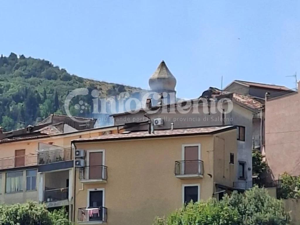 Incendio in un garage a San Giovanni a Piro: fiamme e paura in Piazza San Gaetano