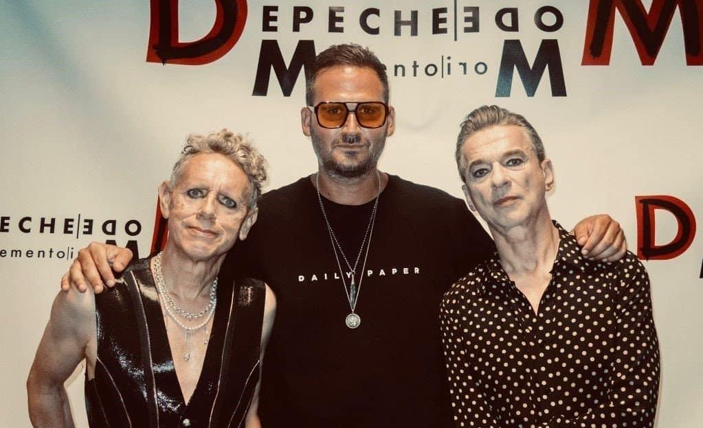 Dave Gahan, vocalista de Depeche Mode, llega escoltado a México y nadie lo reconoce