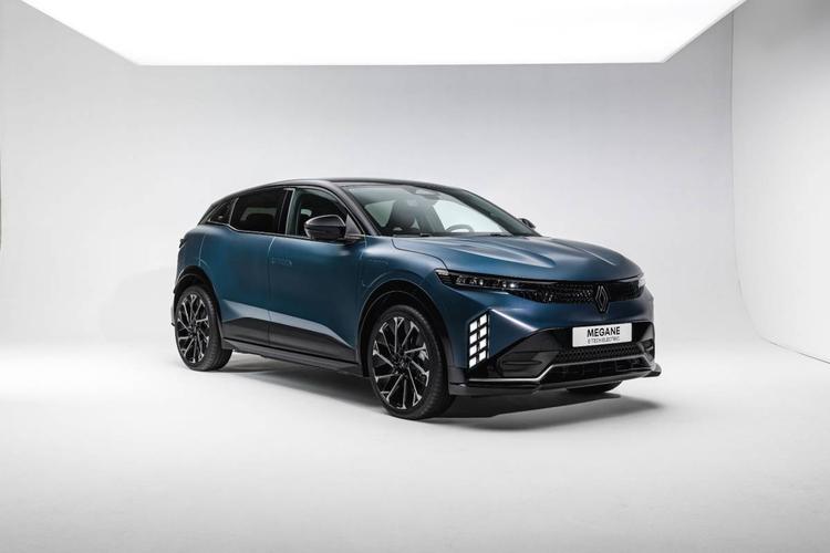 Nuova Renault Megane E-Tech Electric: look rivisto, più autonomia e IA a bordo